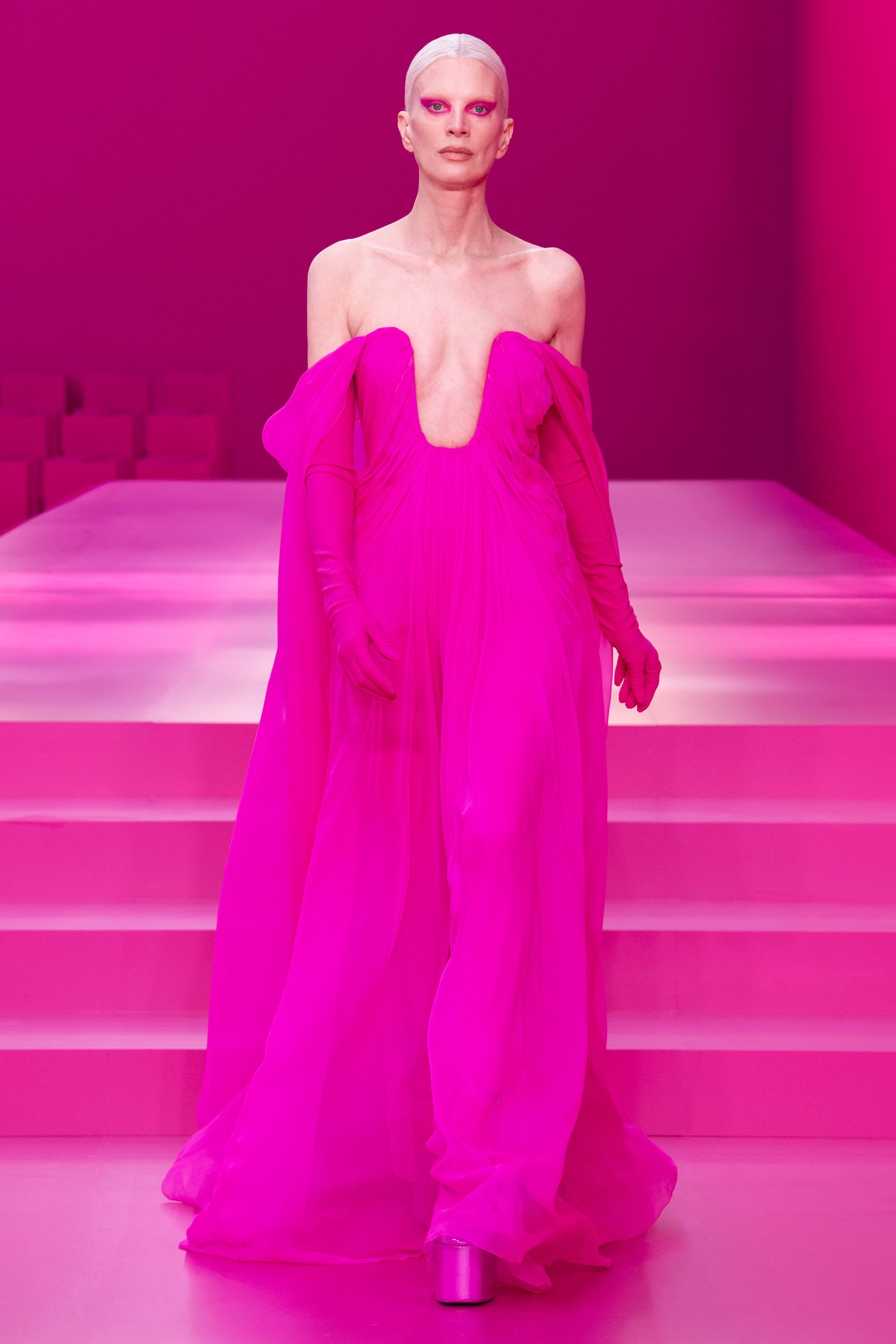 triathlete mor tommelfinger Love Is the Answer”: Pierpaolo Piccioli's All-Pink Valentino Show | AnOther
