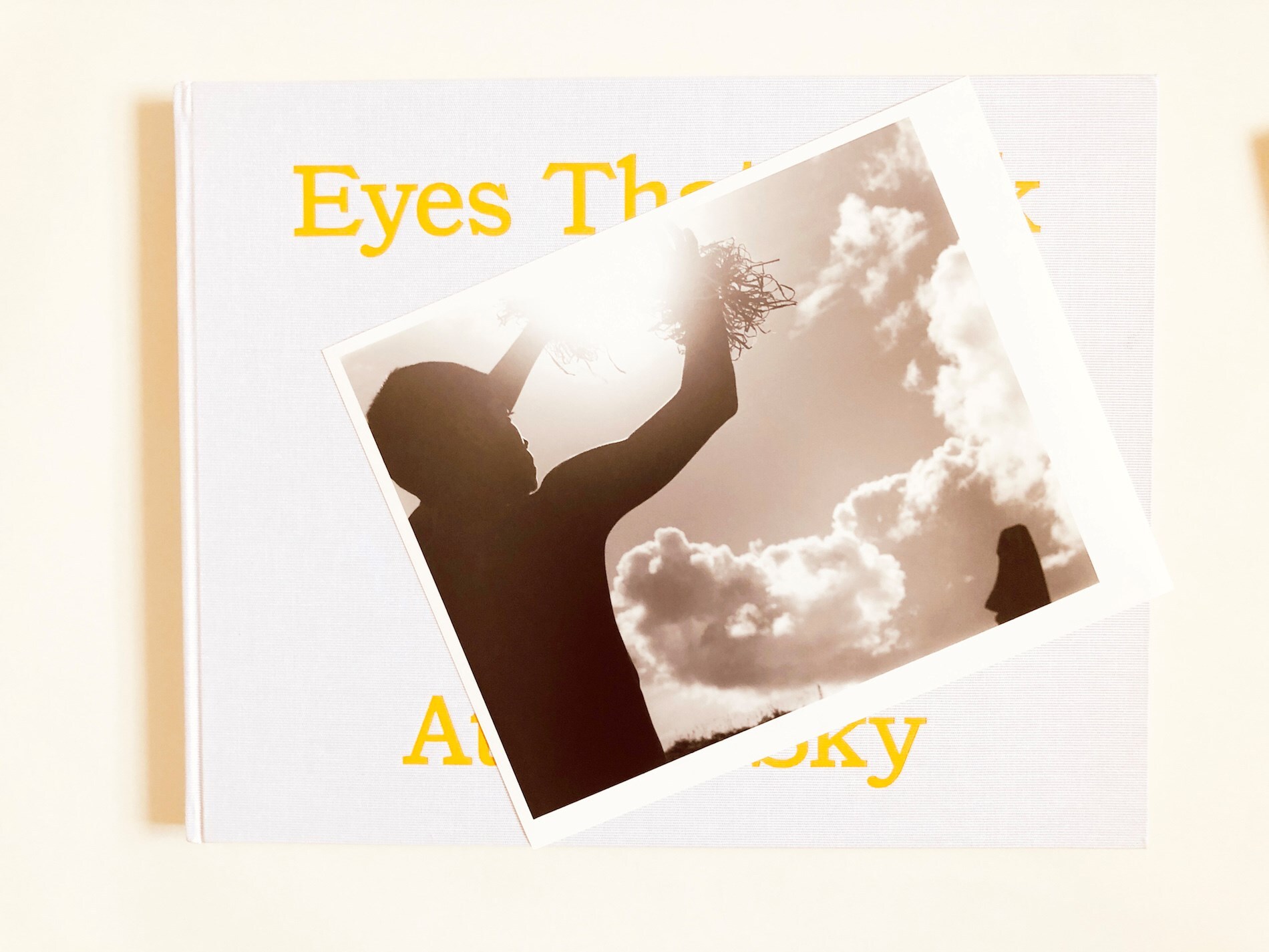 Sean and Seng, Eyes That Look at the Sky