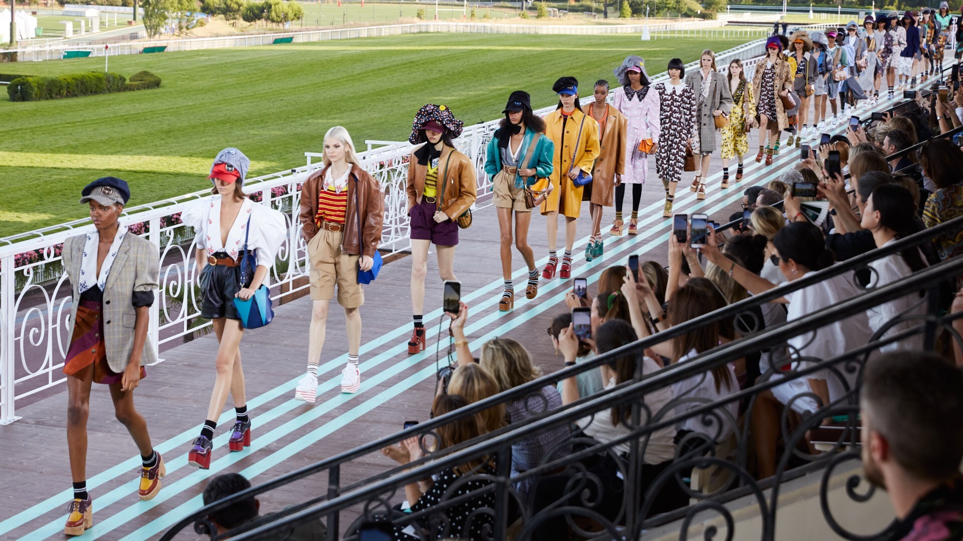 MiuMiuJockeyClub_parade