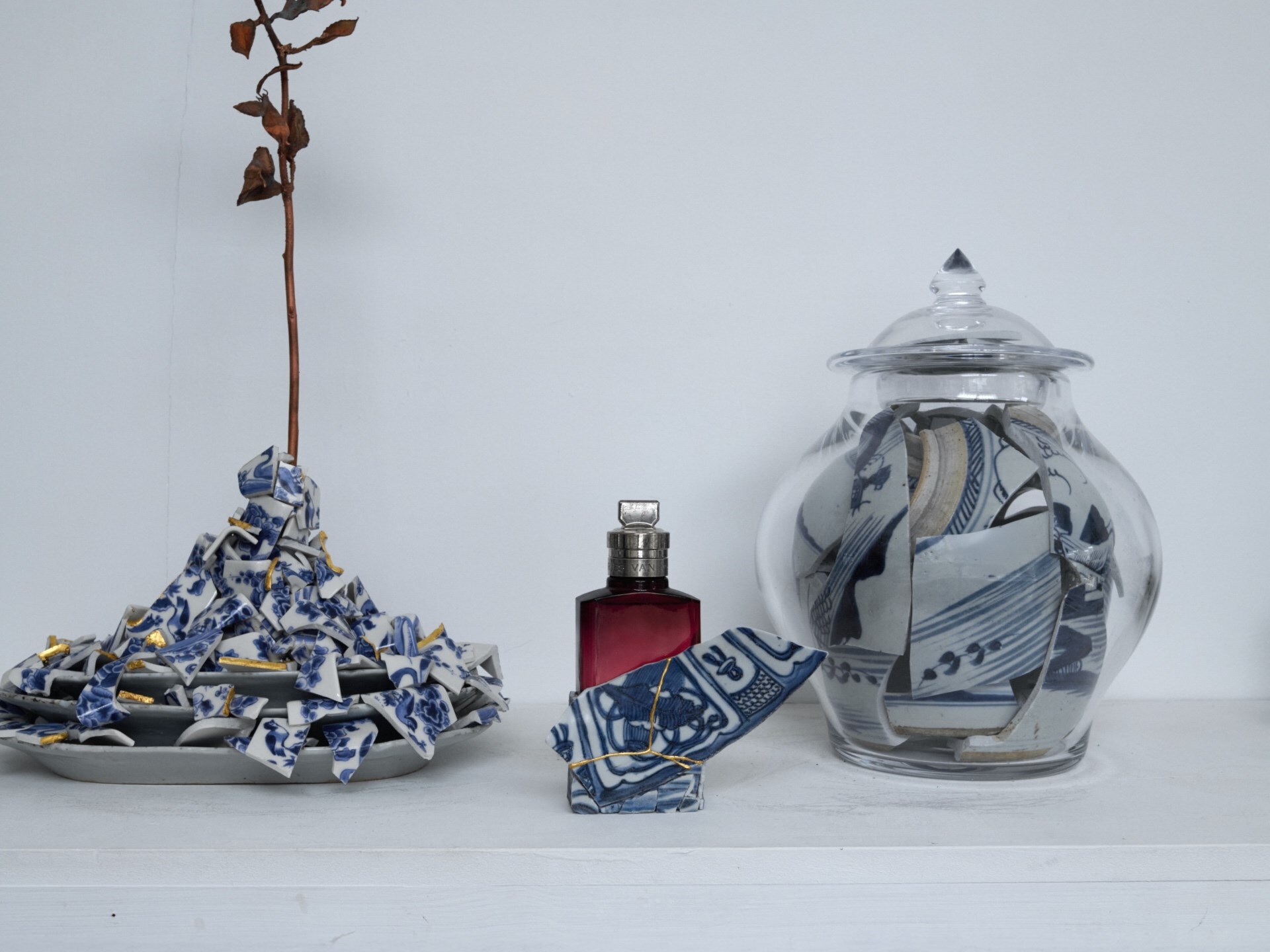極希少 DRIES VAN NOTEN ライカ期 総刺繍 ジレ ベスト 総柄 Dries Van Noten Turns Its Cult Fragrance Into Porcelain Art | AnOther
