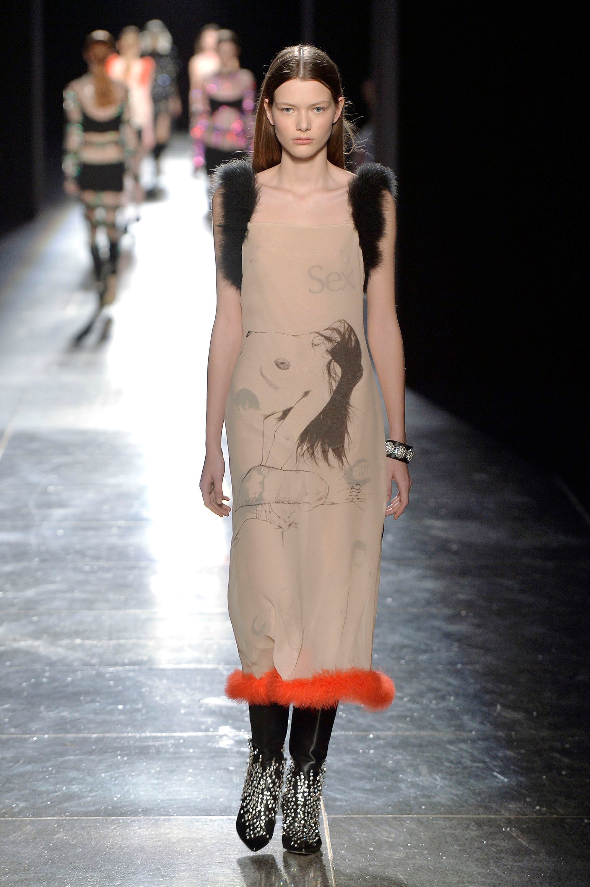 7 Christopher_Kane_054