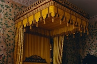 Scenery_003_UnmadeBeds_01