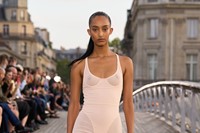 Ala&#239;a Winter-Spring 2023 show L&#233;opold S&#233;dar Senghor bridge