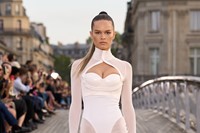 Ala&#239;a Winter-Spring 2023 show L&#233;opold S&#233;dar Senghor bridge