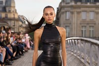 Ala&#239;a Winter-Spring 2023 show L&#233;opold S&#233;dar Senghor bridge