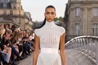 Ala&#239;a Winter-Spring 2023 show L&#233;opold S&#233;dar Senghor bridge