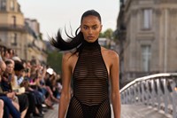 Ala&#239;a Winter-Spring 2023 show L&#233;opold S&#233;dar Senghor bridge