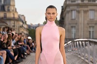 Ala&#239;a Winter-Spring 2023 show L&#233;opold S&#233;dar Senghor bridge