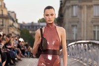 Ala&#239;a Winter-Spring 2023 show L&#233;opold S&#233;dar Senghor bridge