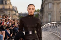 Ala&#239;a Winter-Spring 2023 show L&#233;opold S&#233;dar Senghor bridge