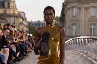 Ala&#239;a Winter-Spring 2023 show L&#233;opold S&#233;dar Senghor bridge