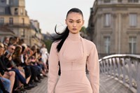 Ala&#239;a Winter-Spring 2023 show L&#233;opold S&#233;dar Senghor bridge