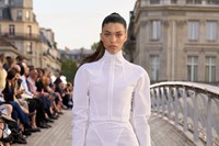 Ala&#239;a Winter-Spring 2023 show L&#233;opold S&#233;dar Senghor bridge