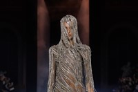 McQueen Spring/Summer 2025 SS25 Se&#225;n McGirr show collection