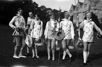 046_The Bright Young Things at Wilsford 1927_CM983