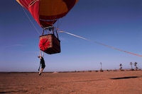 Travel to the Sun Zomer Vincent van de Wijngaard Imruh Asha