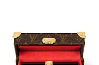 LIPSTICK TRUNK_INTERIOR VIEW