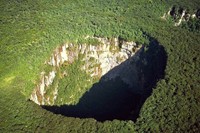 Sinkhole Cerro Sarisari&#241;ama ph 