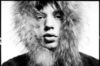 Mick-Jagger-Fur-Hood-by-David-Bailey-Imitate-Moder
