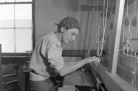 Anni-Albers-in-her-weaving-studio-at-Black-Mountai