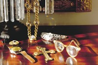 Andy-Warhol&#39;s-Jewelry-in-Bedroom
