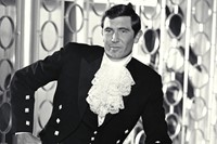 Bond (George Lazenby) wears his kilt for a party at Blofeld&#39;