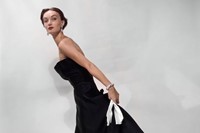 Evelyn Tripp, en robe Sargent de Christian Dior