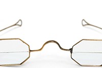 Solid gold reading spectacles with crank bridge and Benjamin
