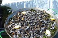 Caf&#233; M&#244;r mussels steamed on bladderwrack and lemons