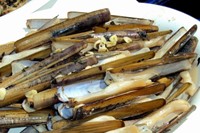 Caf&#233; M&#244;r razor clams fried in butter and garlic