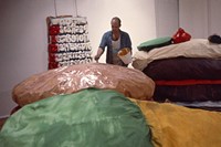 Claes Oldenburg preparing the exhibition “Claes Oldenburg” a