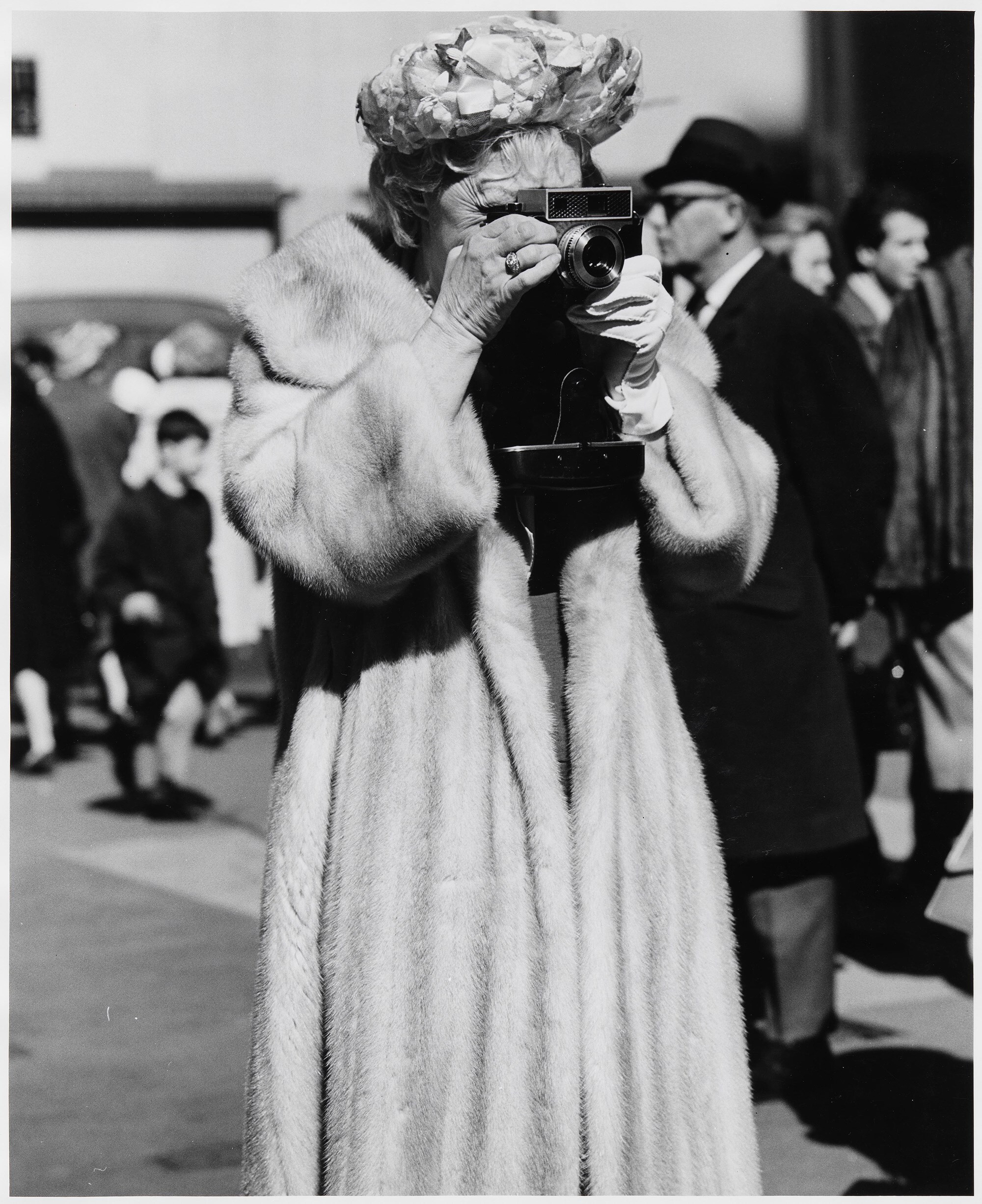 Hujar_11_Women-in-fur-coat-with-camera,-easter,-st