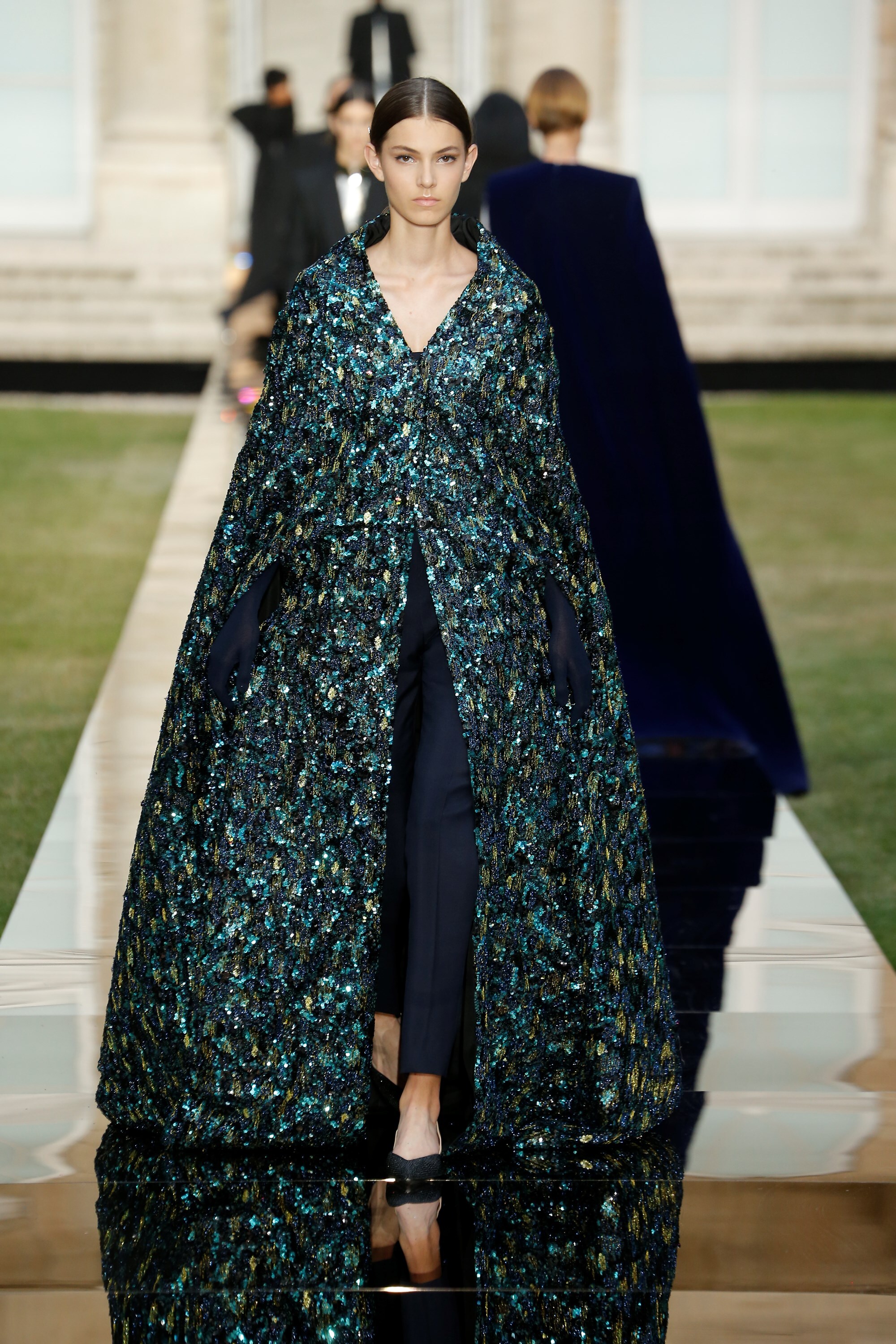 LOOK 12