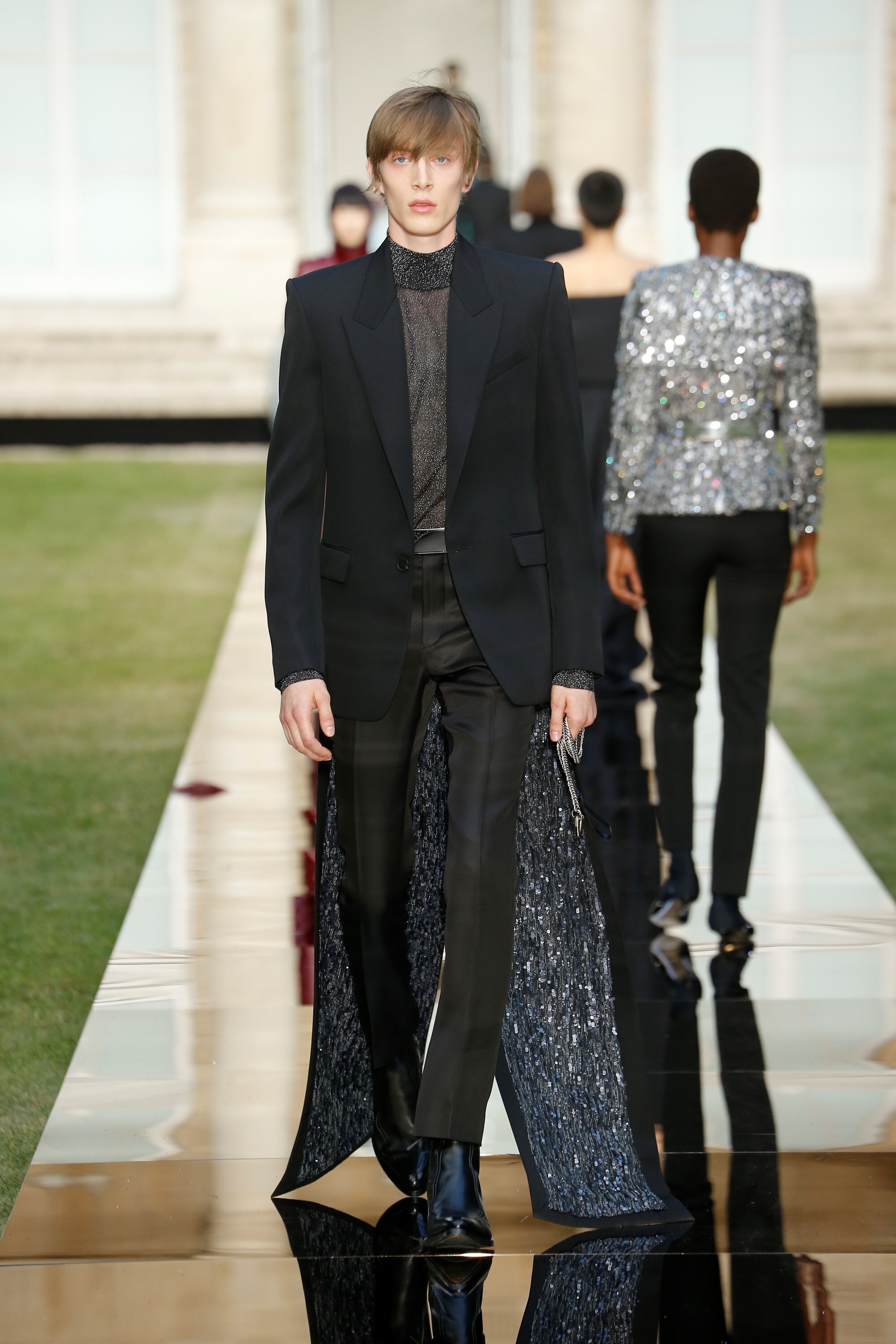 LOOK 24