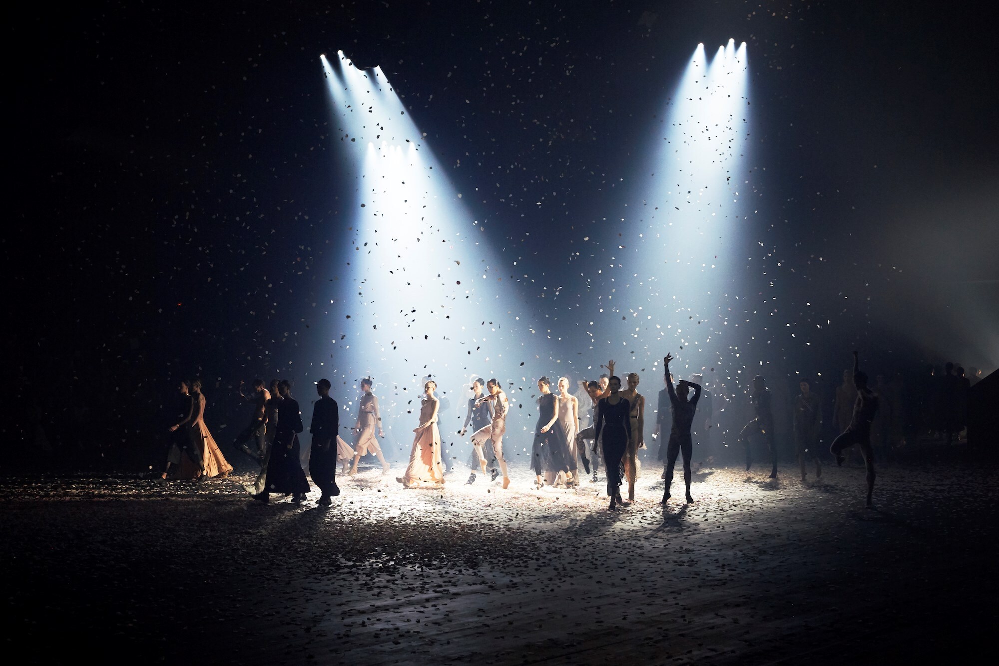 DIOR_RTW_SS19_PERFORMANCE_&#169;ADRIEN_DIRAND_4