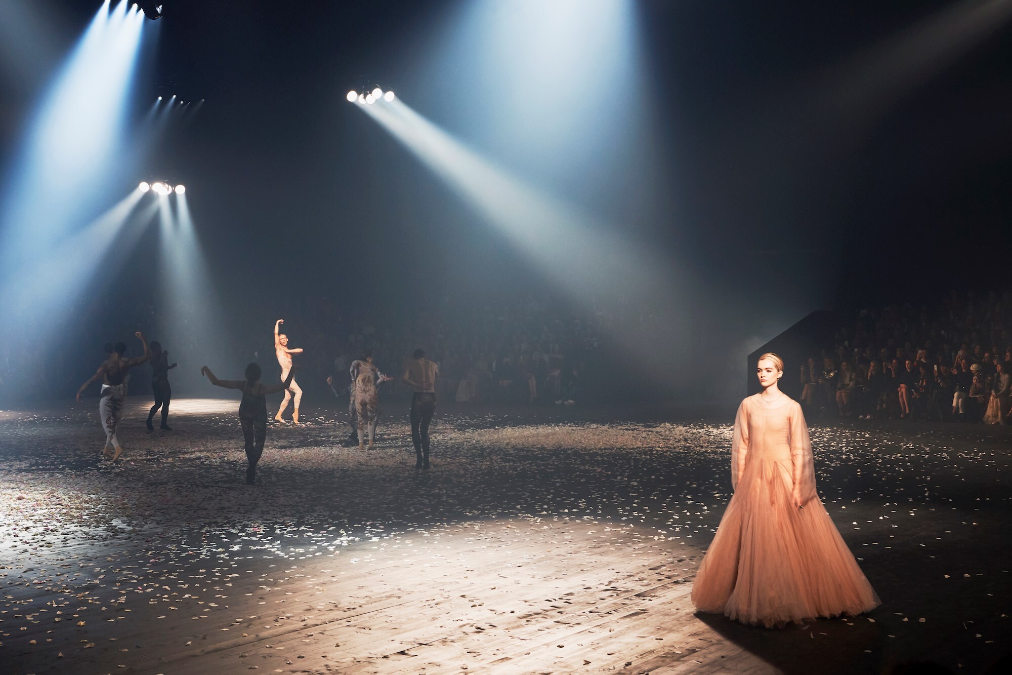 DIOR_RTW_SS19_PERFORMANCE_&#169;ADRIEN_DIRAND_5