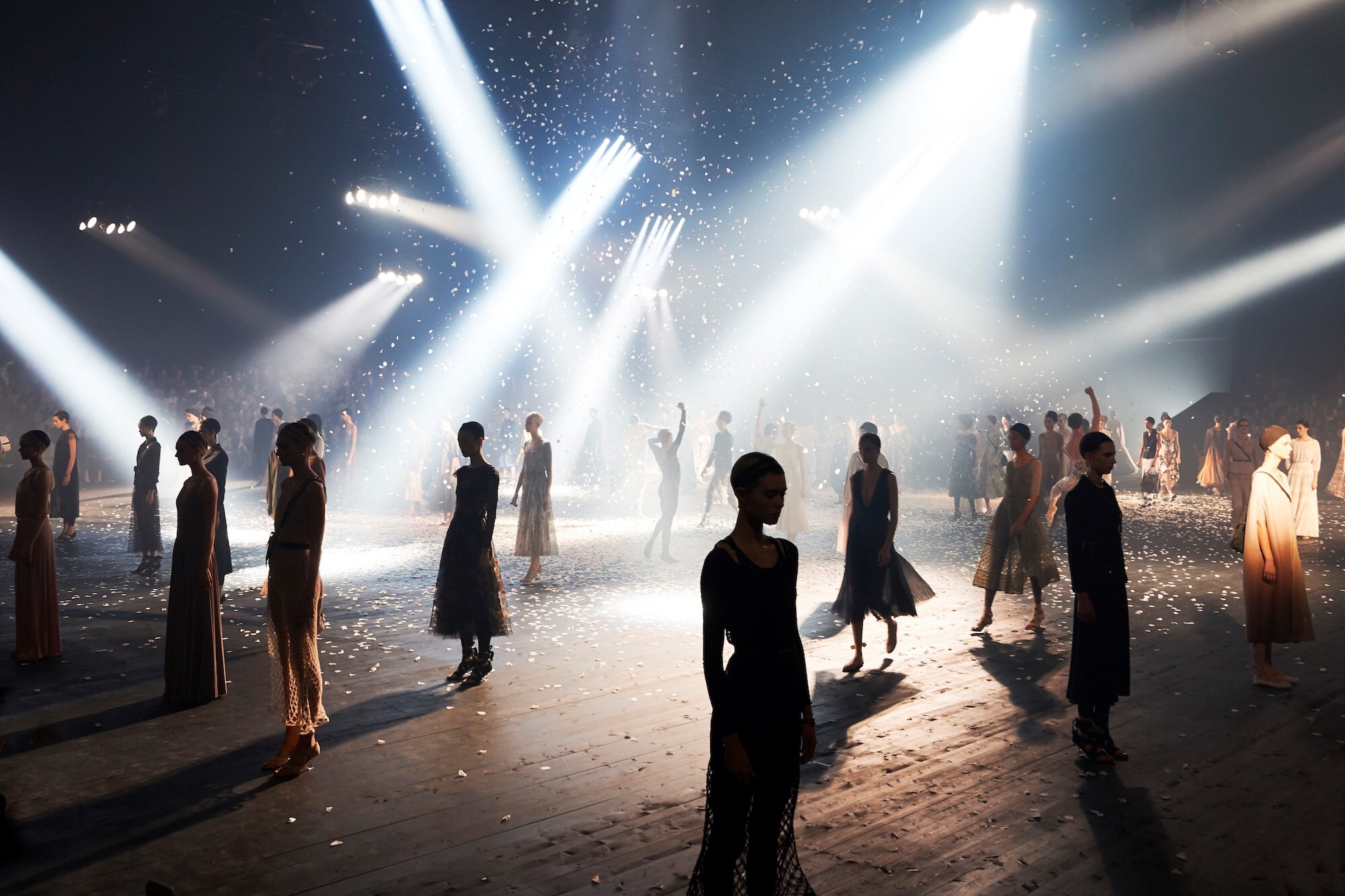 DIOR_RTW_SS19_PERFORMANCE_&#169;ADRIEN_DIRAND_6