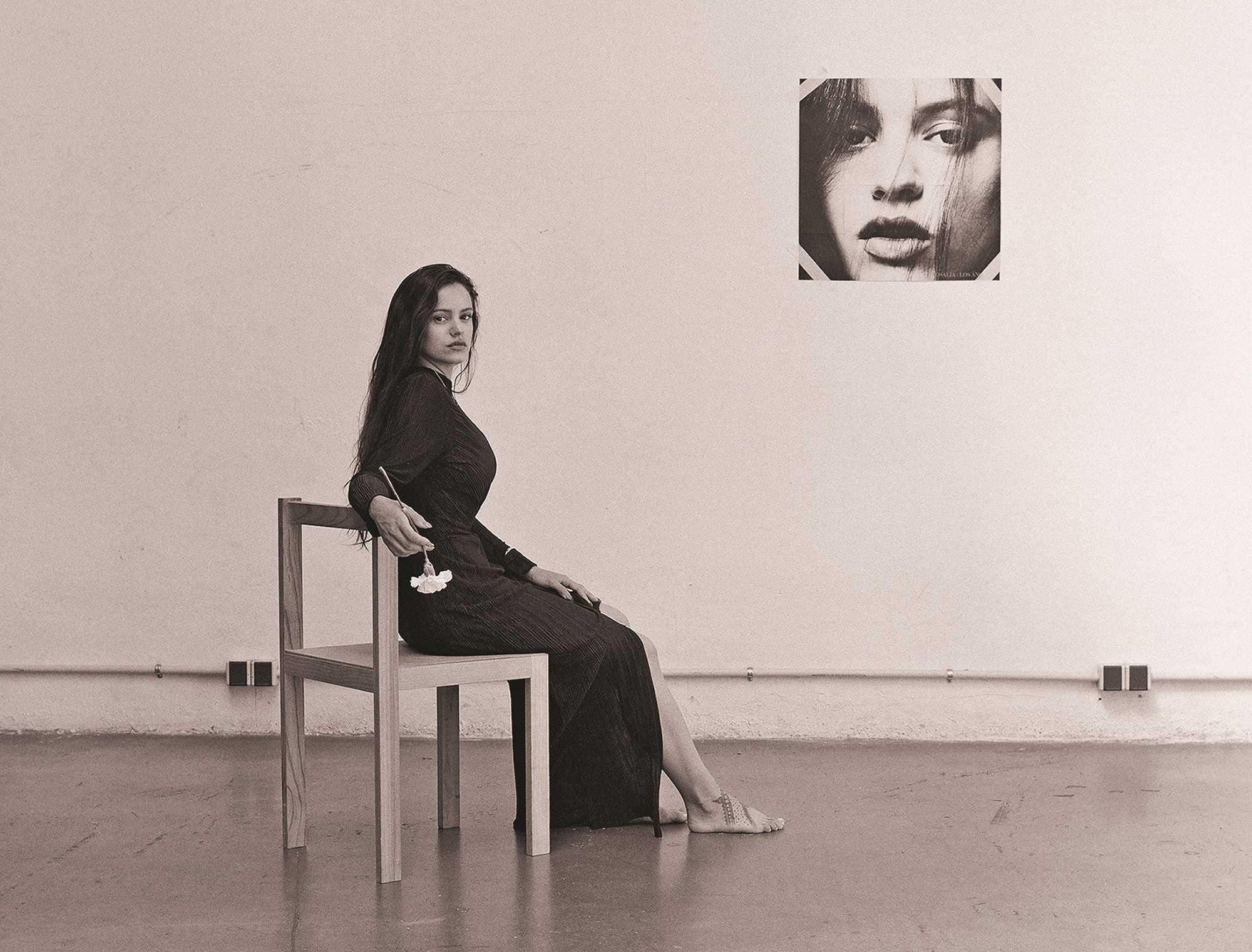 Carlota Guerrero Tengo drag&#243;n dentro photographer book