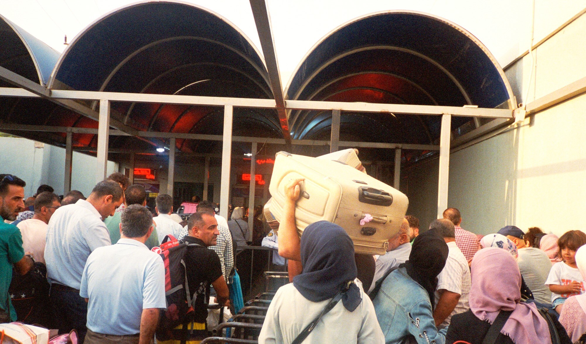 5 - Line at the King Hussein _ Allenby Bridge (Jor