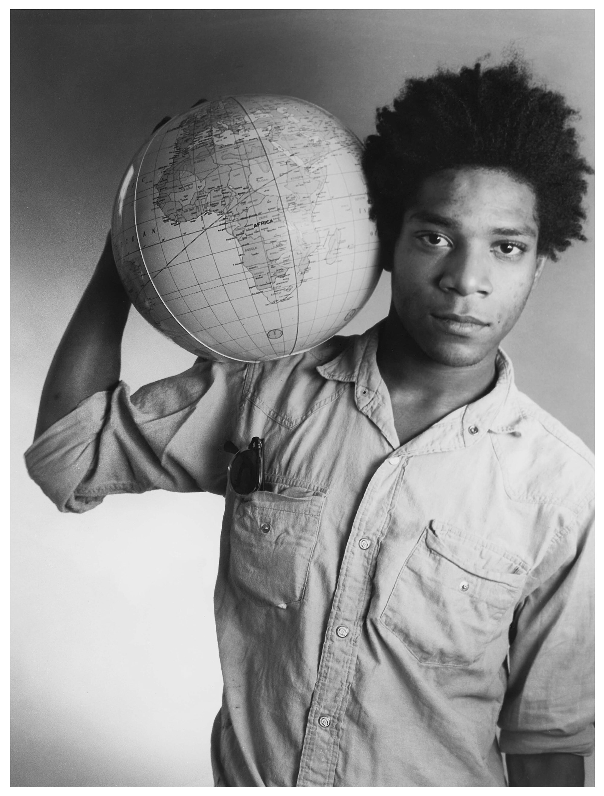 Basquiat with Globe, 1984_&#169; Christopher Makos, cou