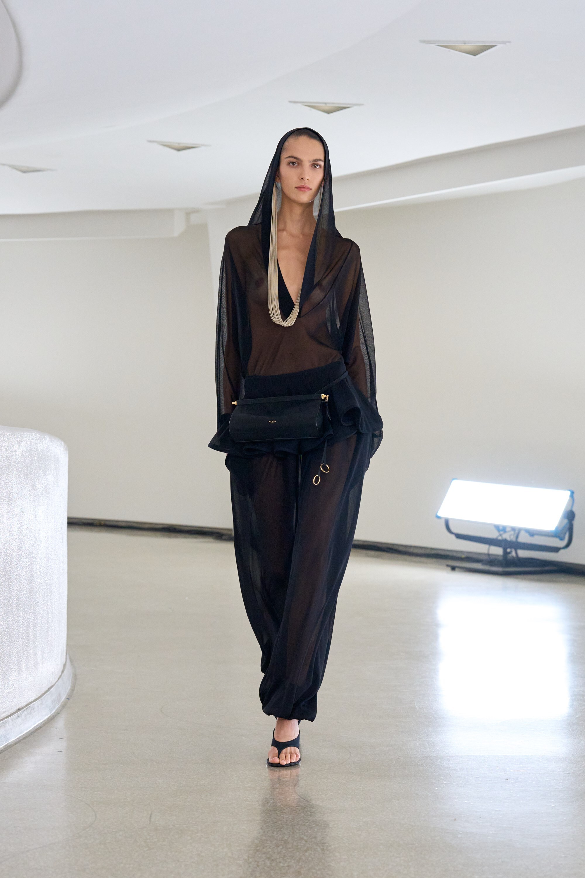 Ala&#239;a Winter/Spring 2025 WS25 NYFW Guggenheim Pieter Mulier