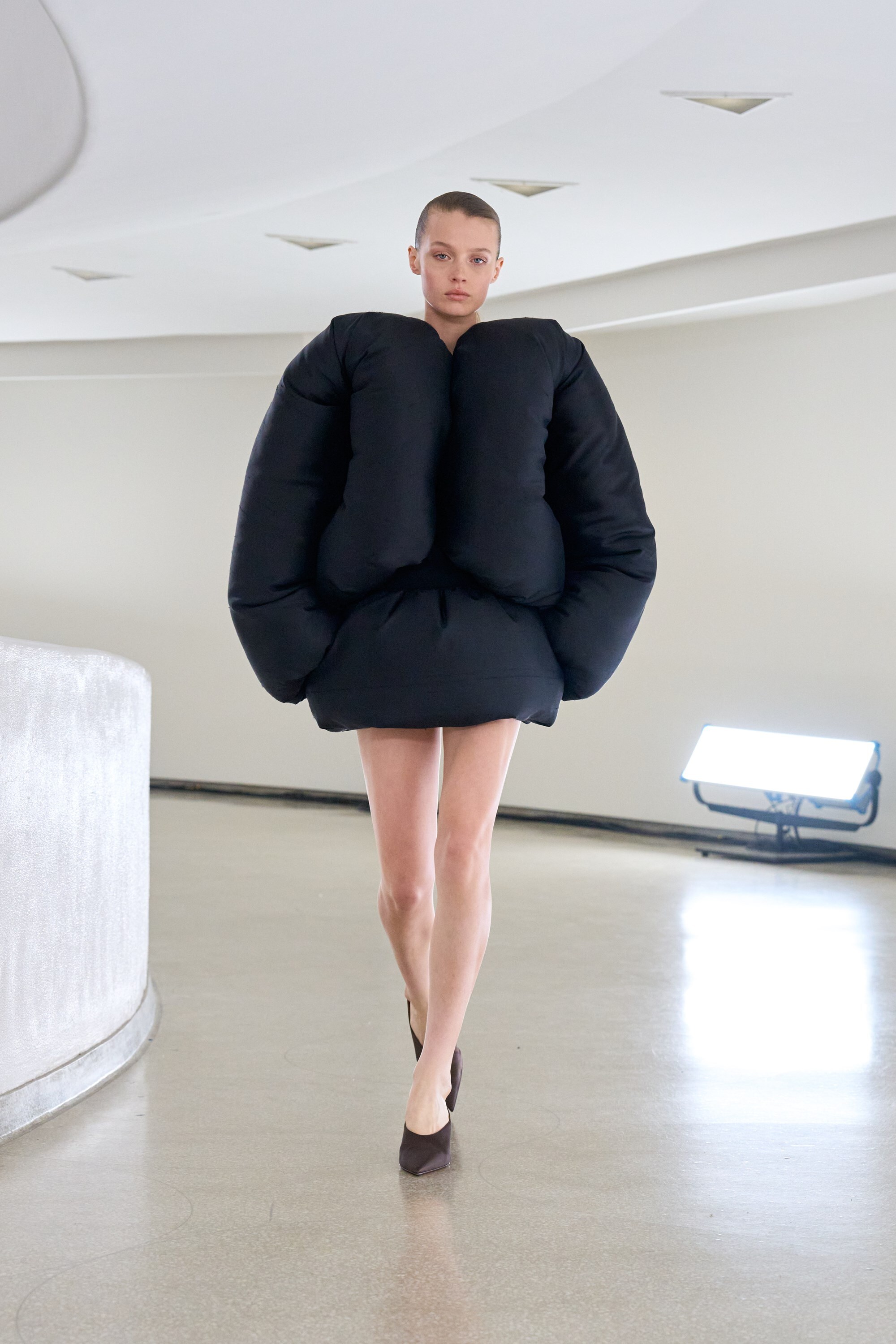 Ala&#239;a Winter/Spring 2025 WS25 NYFW Guggenheim Pieter Mulier