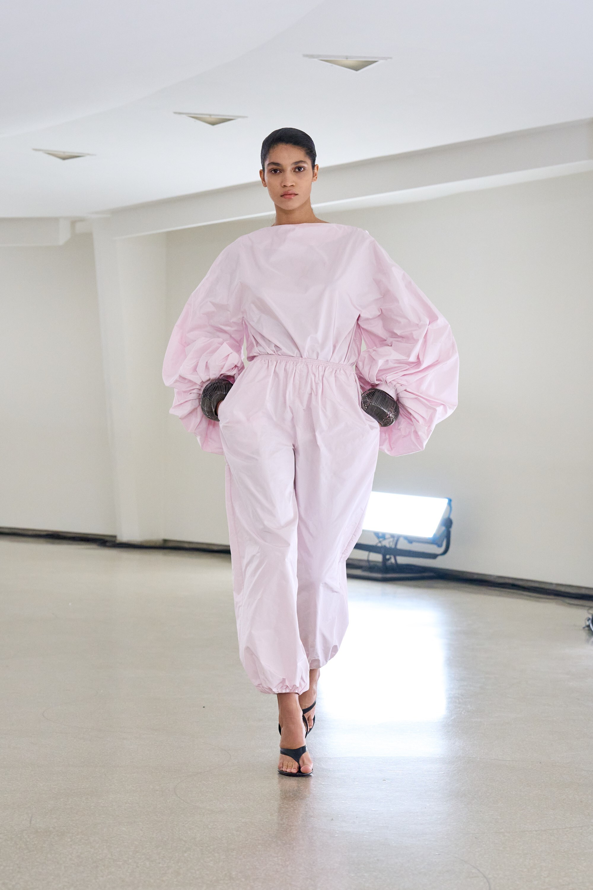 Ala&#239;a Winter/Spring 2025 WS25 NYFW Guggenheim Pieter Mulier