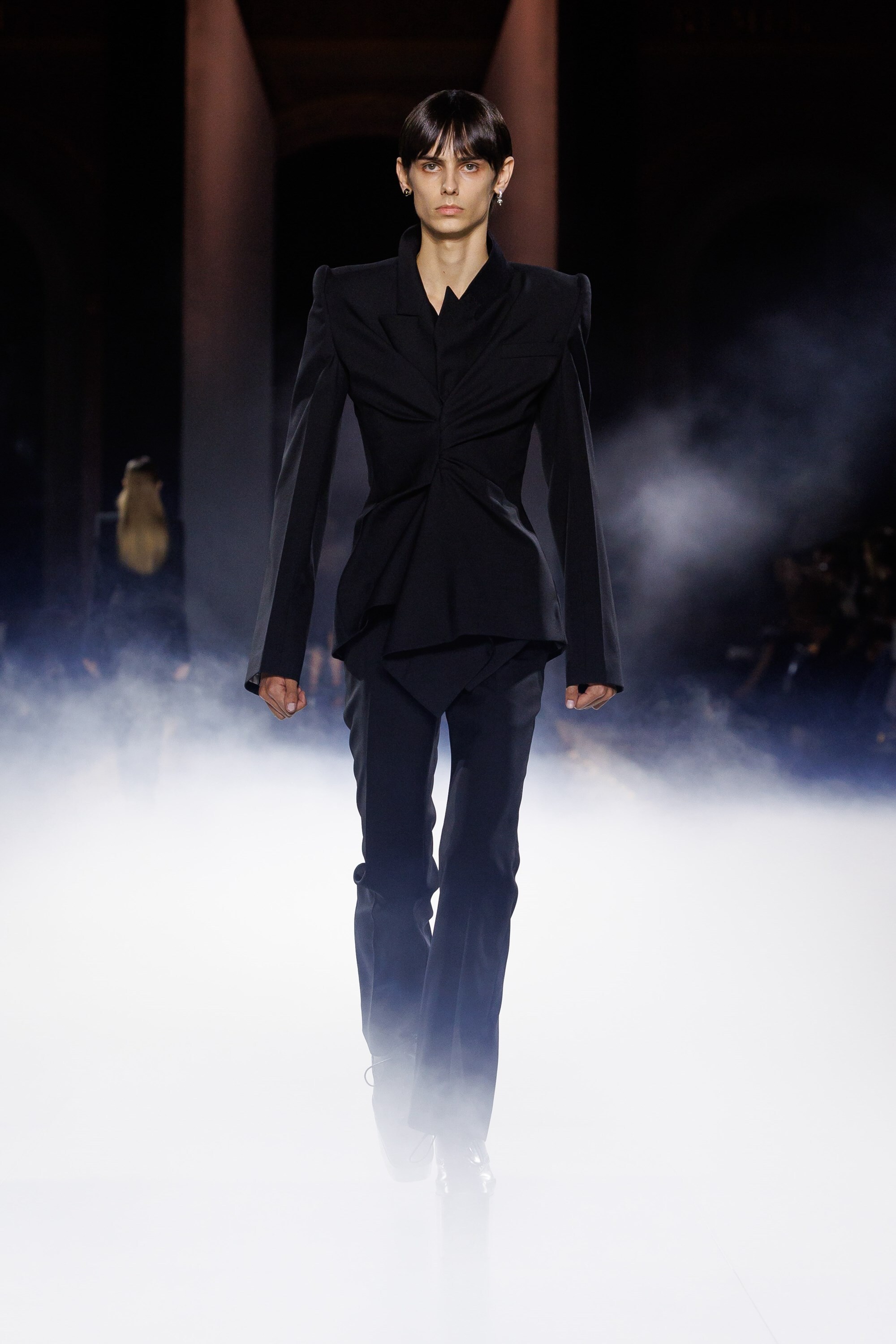 McQueen Spring/Summer 2025 SS25 Se&#225;n McGirr show collection