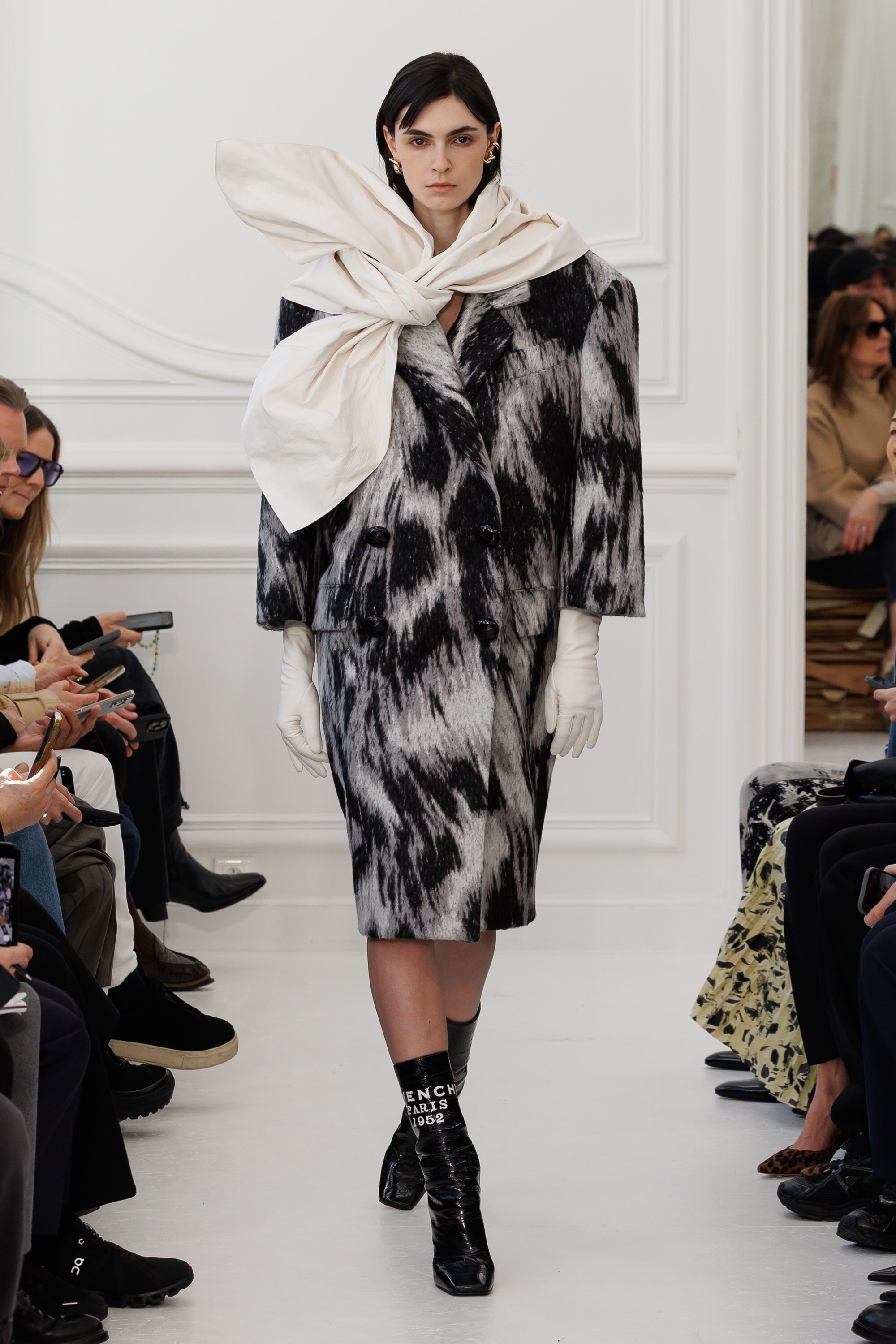 Givenchy_Womenswear_AW25_Look_24