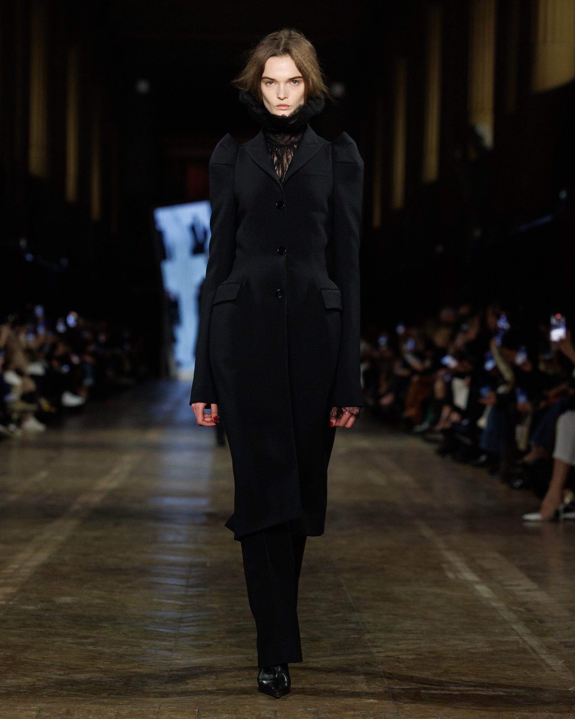 McQueen_AW25_Look_01