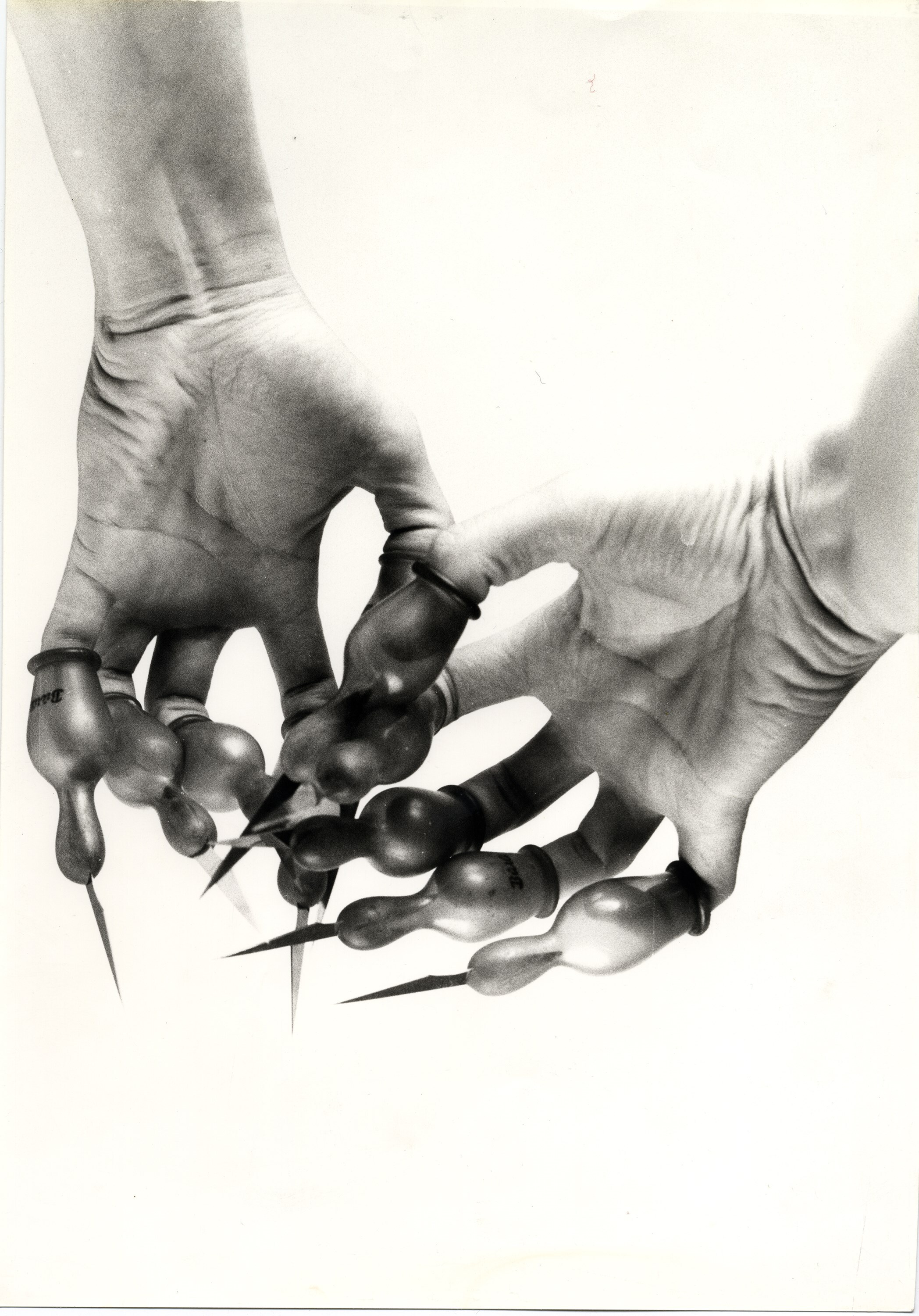 12. Renate Bertlmann_Messerschnullerhaende_1981