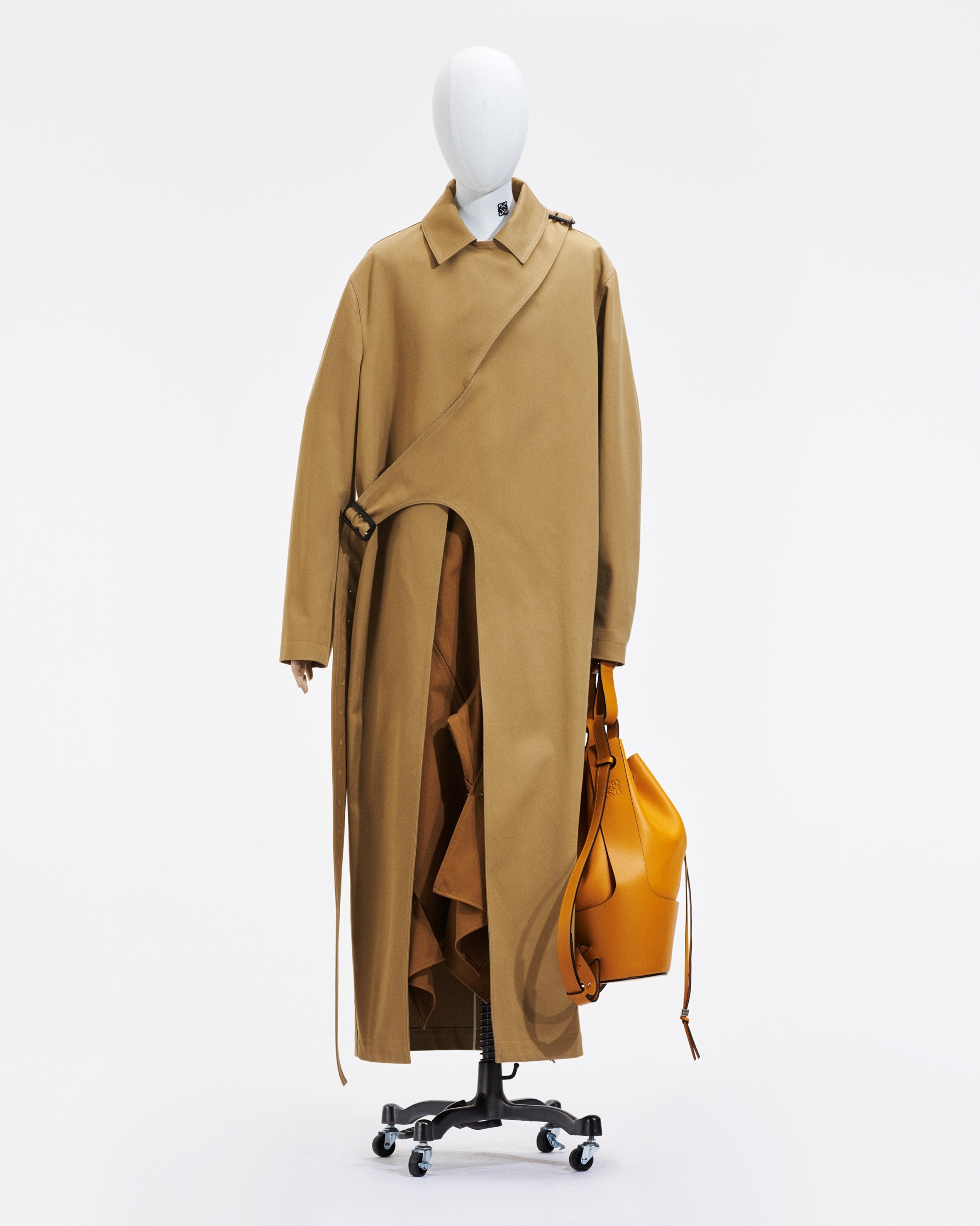 LOEWE SS21 Menswear 26 LOOK A