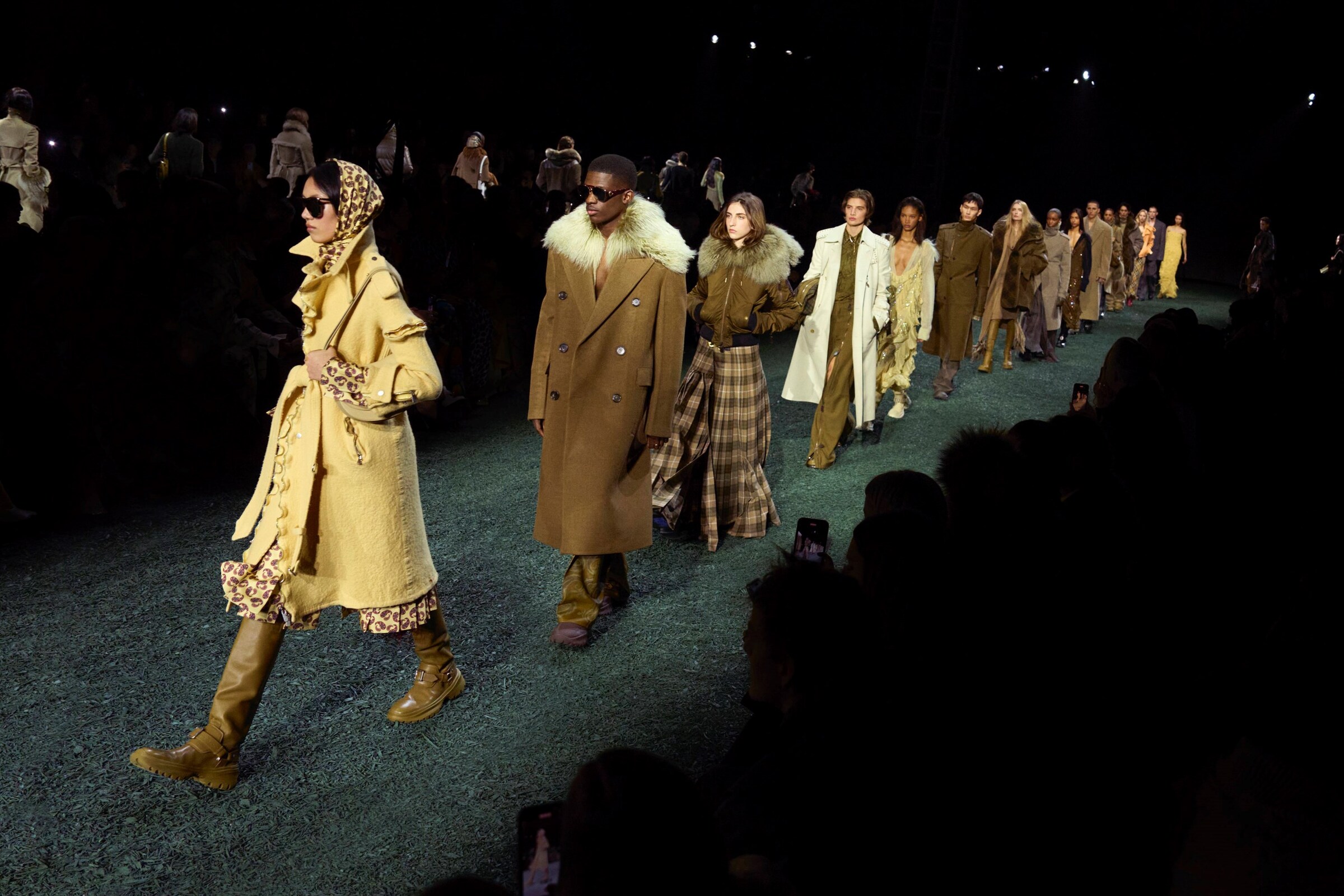 Burberry Winter 2024 Show - Finale