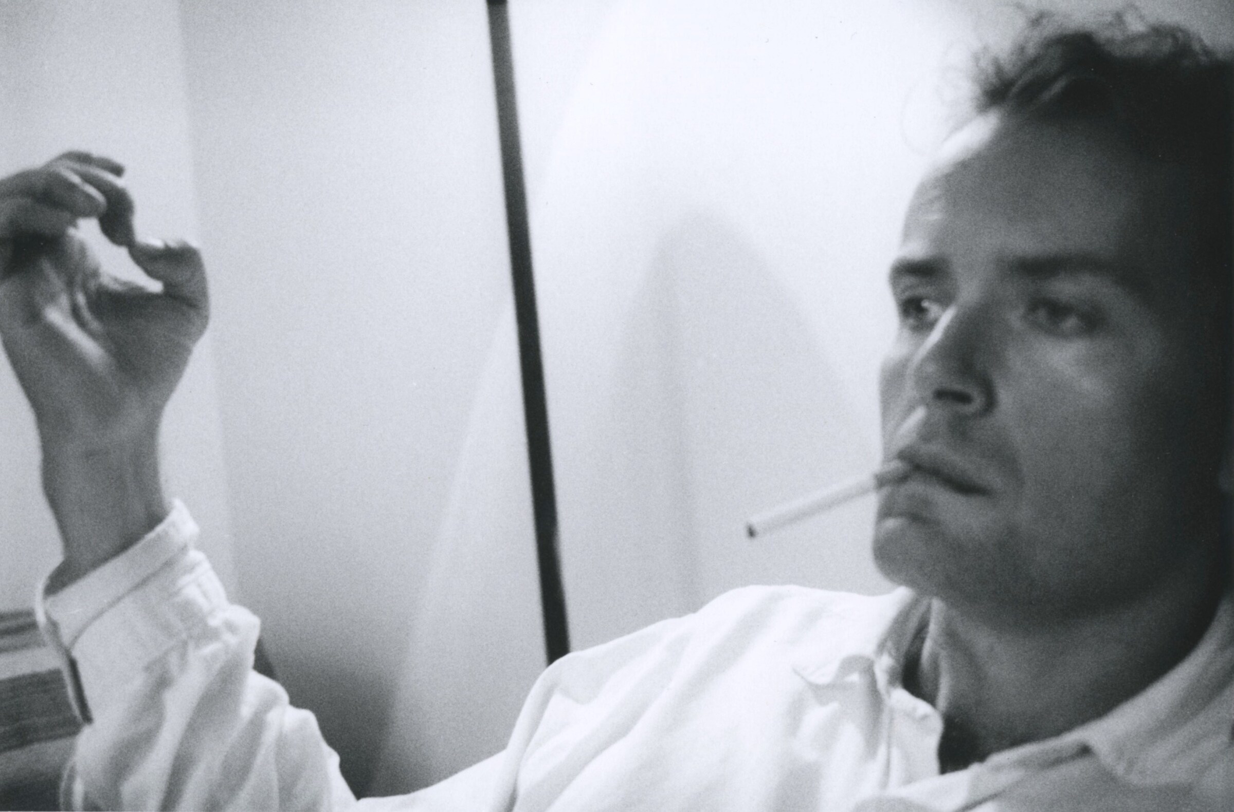 Autoportrait &#224; la cigarette, 1989 HG1812017